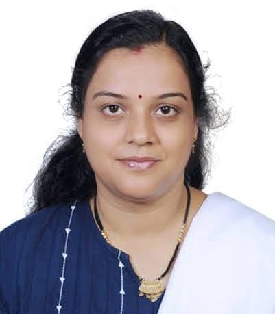  दिव्या पाठक को पत्रकारिता में पीएचडी