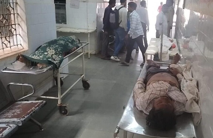 तेज रफ्तार पिकअप ने बाइक को मारी टक्कर, एक ही परिवार के तीन लोगों की मौत