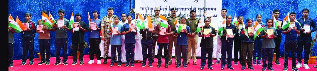 सुकमा में 76 लाख के इनामी 21 नक्सलियों का समर्पण 