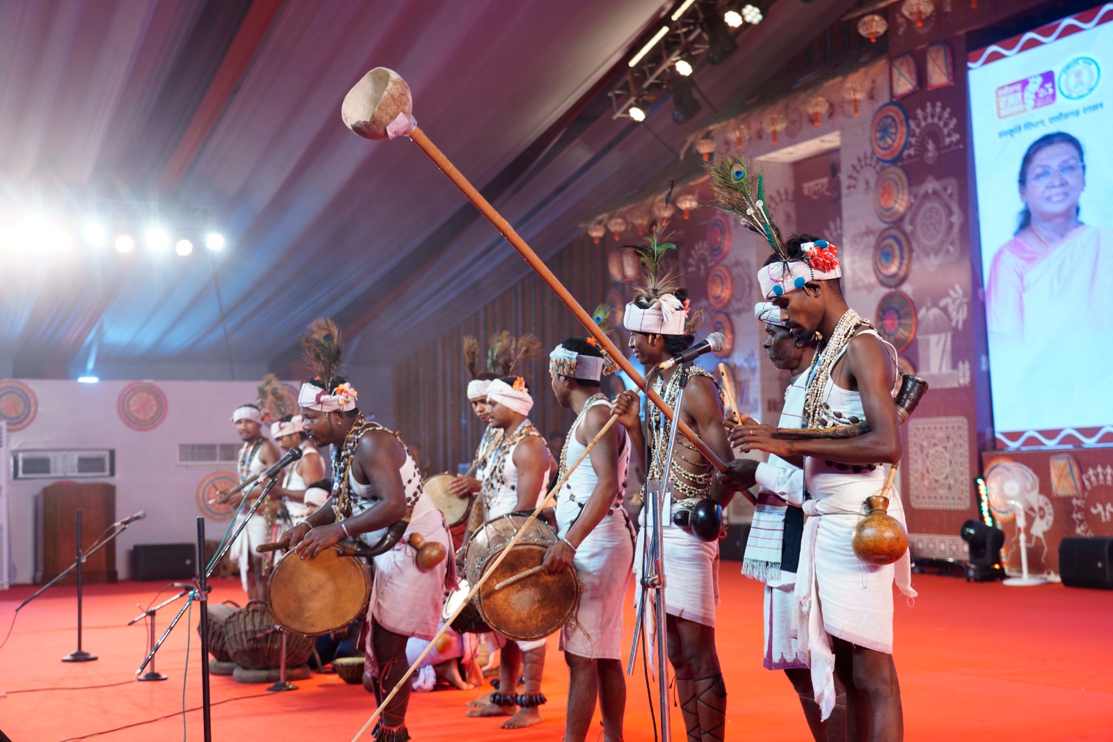 देखें VIDEO: बस्तर पण्डुम में थिरकीं कई राज्यों की संस्कृतियां, जनजातीय नृत्यों ने मोहा दर्शकों का मन