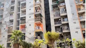 ग़ाज़ियाबाद: तीन नाबालिग़ बहनों की मौत को लेकर पुलिस और सोसाइटी के लोग क्या कह रहे हैं?