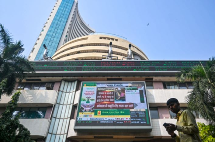 अगले हफ्ते महंगाई के नए आंकड़े, भारत-अमेरिका ट्रेड डील के डिटेल्स समेत ये अहम ट्रिगर्स तय करेंगे बाजार की दिशा 