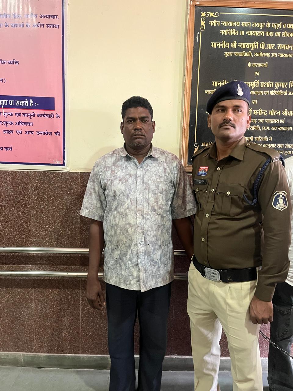 भाठागांव बस स्टैंड से 12 किलो गांजे के साथ 5 गिरफ्तार 