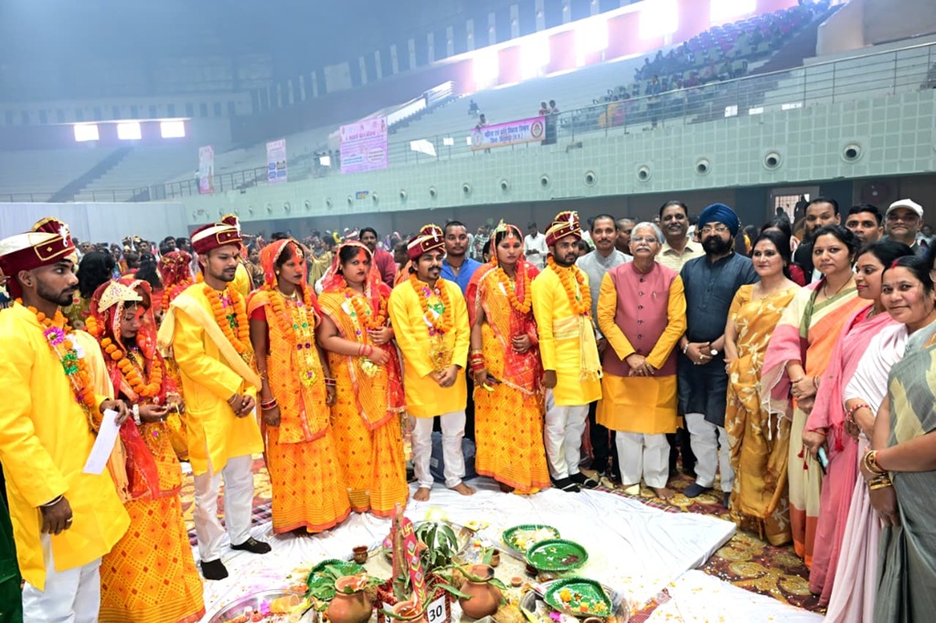 बहतराई स्टेडियम में 175 जोड़ों ने थामा एक-दूजे का हाथ