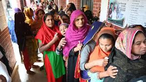 बांग्लादेश में मतदान शुरू, अवामी लीग पर प्रतिबंध के बाद इन दलों के बीच मुक़ाबला