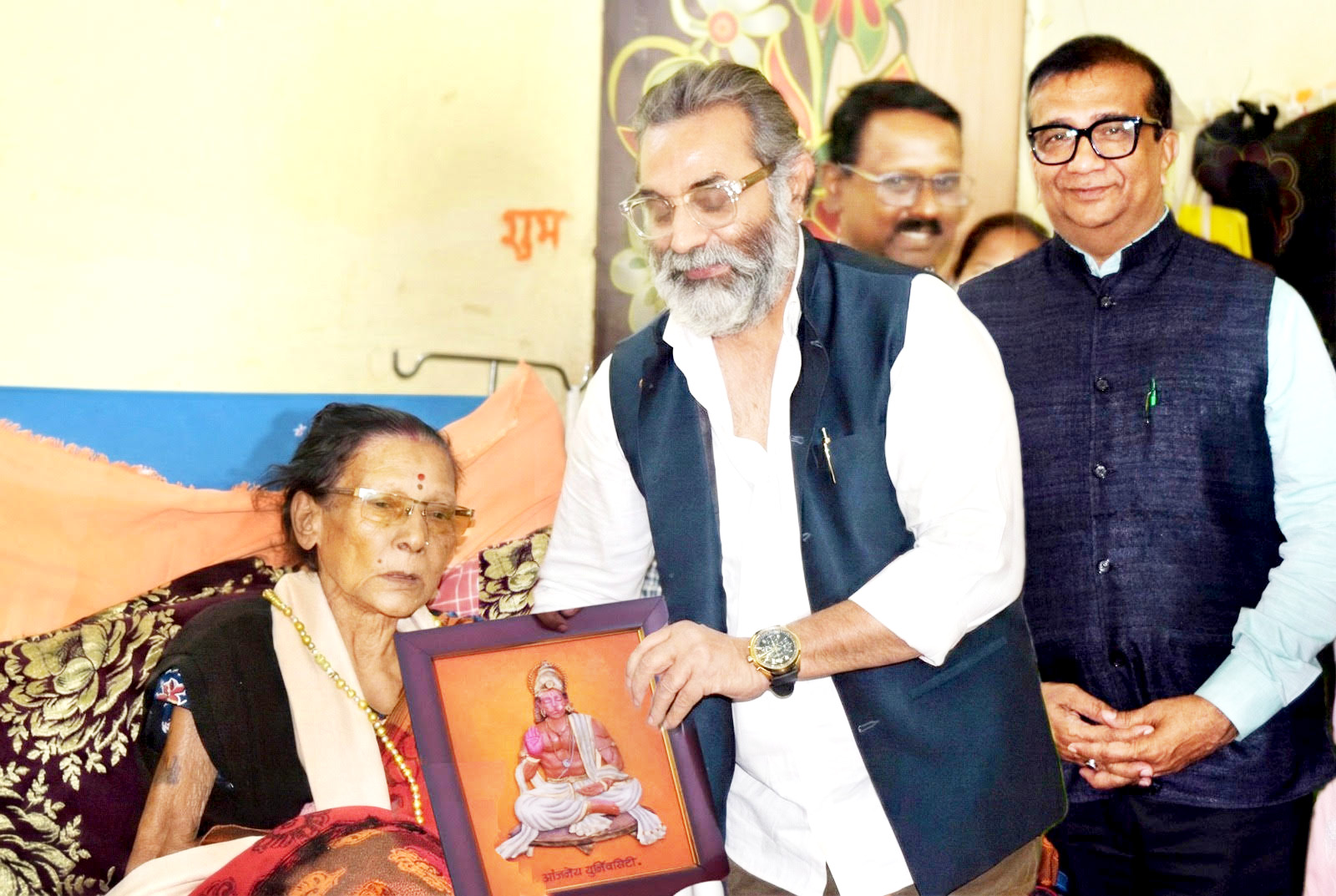 आंजनेय विवि परिवार के लिए डॉ. तीजन बाई को  सम्मानित करना अत्यंत गर्व और भावनात्मक पल