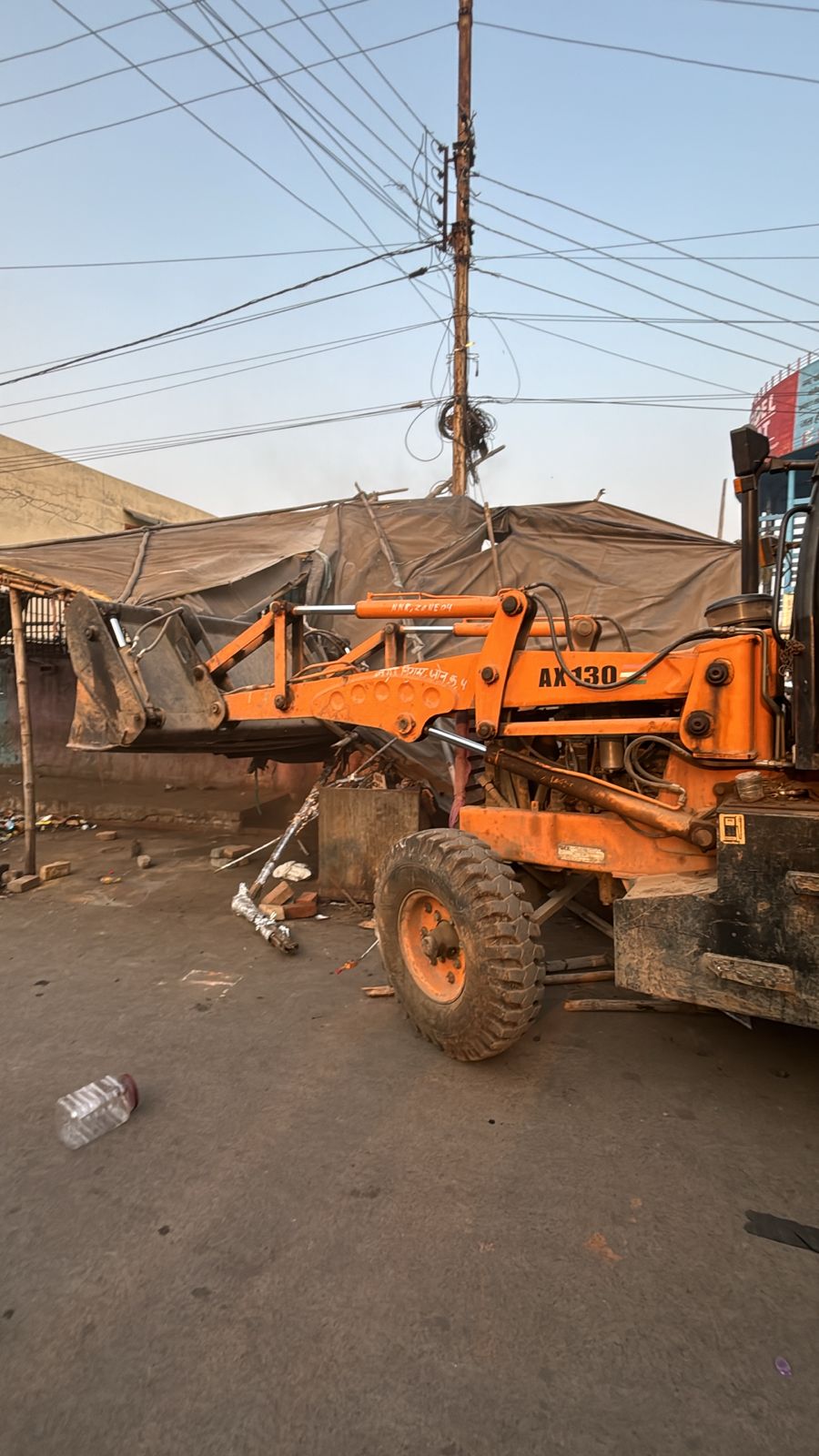 बैजनाथपारा-शास्त्री बाजार में चला बुलडोजर 