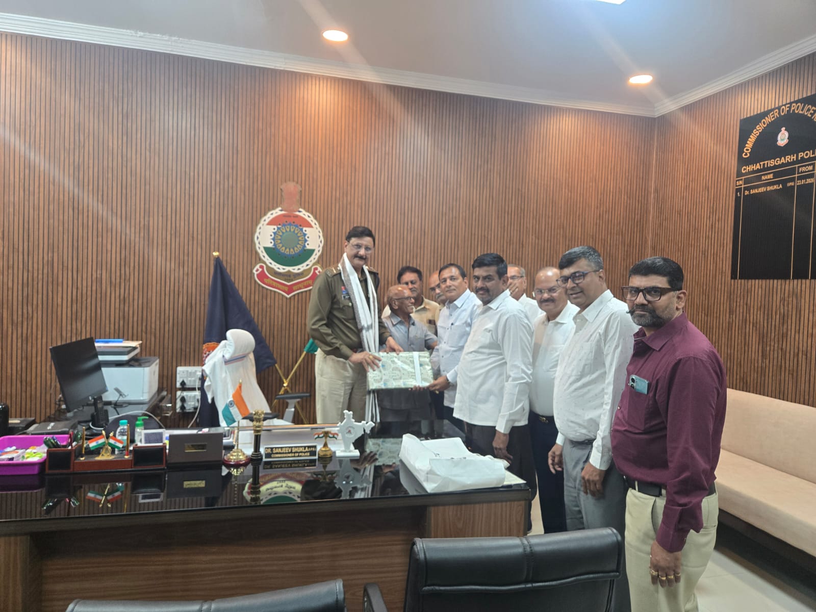 पुलिस कमिश्नर डॉ शुक्ला का सम्मान 