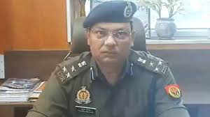 नोएडा: कार में युवक और युवती का शव मिला, पुलिस ने दी ये जानकारी