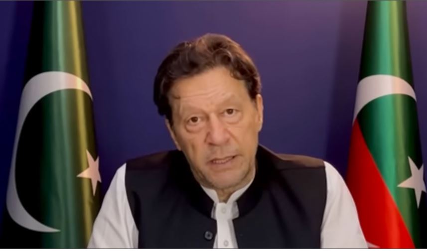 इमरान खान को इलाज के लिए चुपके से शिफ्ट किया जा रहा है, उनकी जान को खतरा : पीटीआई 