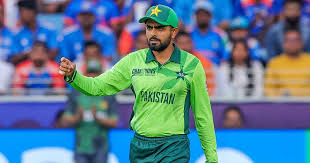 भारत के खिलाफ हार के बाद बाबर को टीम से बाहर करने की मांग उठी