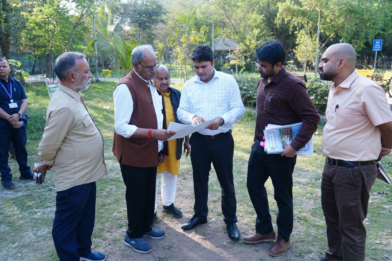 निगम अफसरों को अग्रवाल ने चेताया -विकास कार्यों में लापरवाही स्वीकार नहीं 