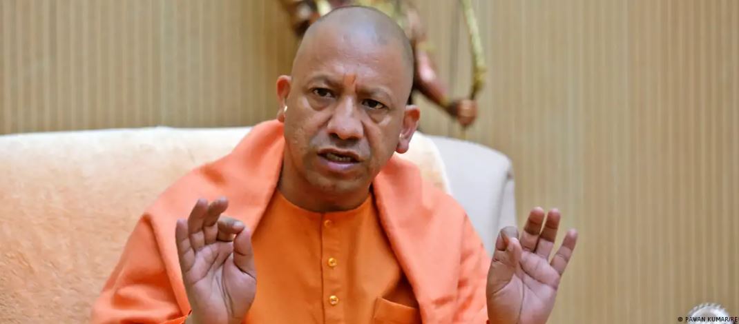 योगी आदित्यनाथ ने सिर्फ दिल्ली की हवा को दमघोंटू क्यों कहा?