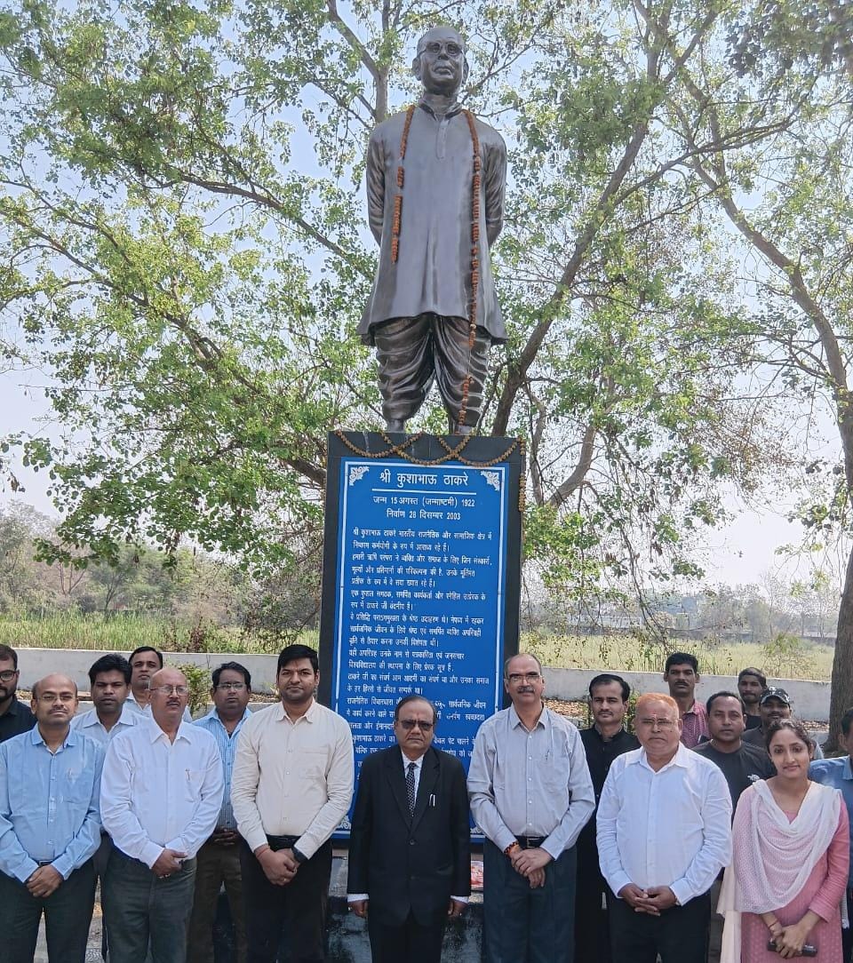 ठाकरे पत्रकारिता विवि  में प्रो. मनोज दयाल ने संभाला कुलपति का पदभार