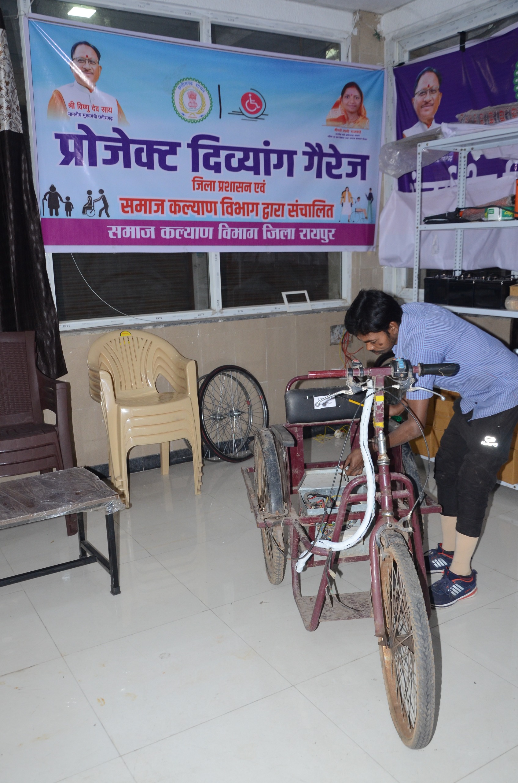 दिव्यांगजनों के उपकरण मरम्मत के लिए पहला दिव्यांग गैरेज