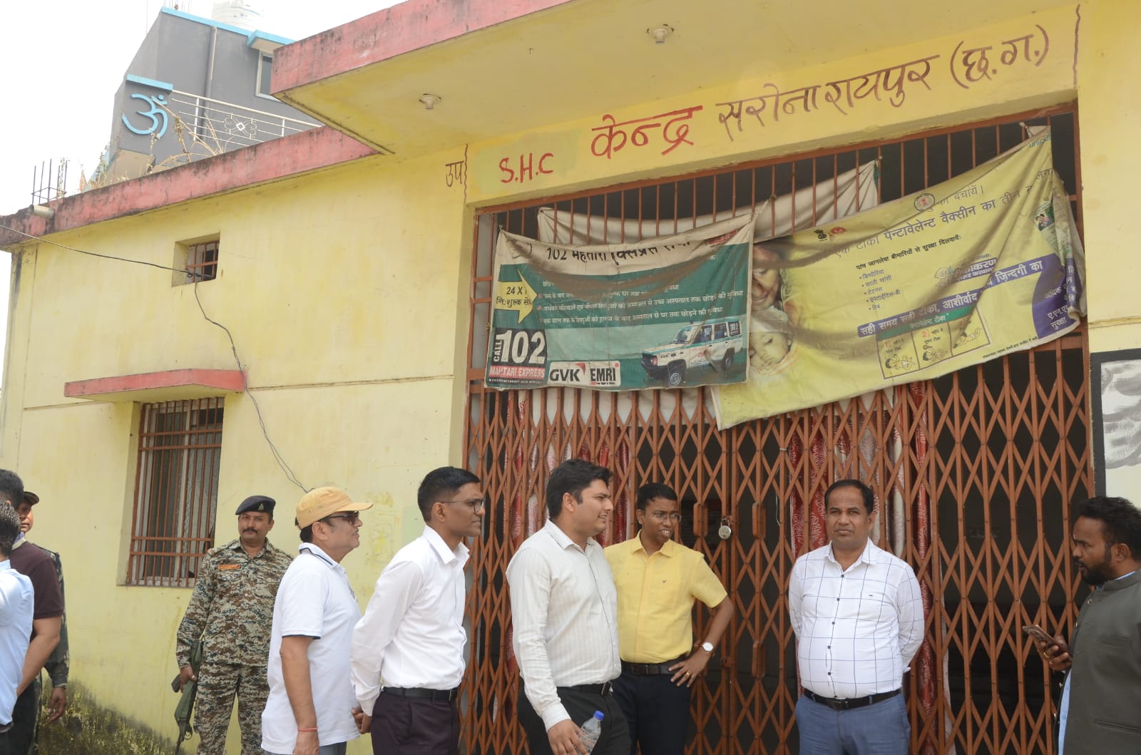 कलेक्टर पहुंचे तो  उप स्वास्थ्य केंद्र में ताला लटकते मिला