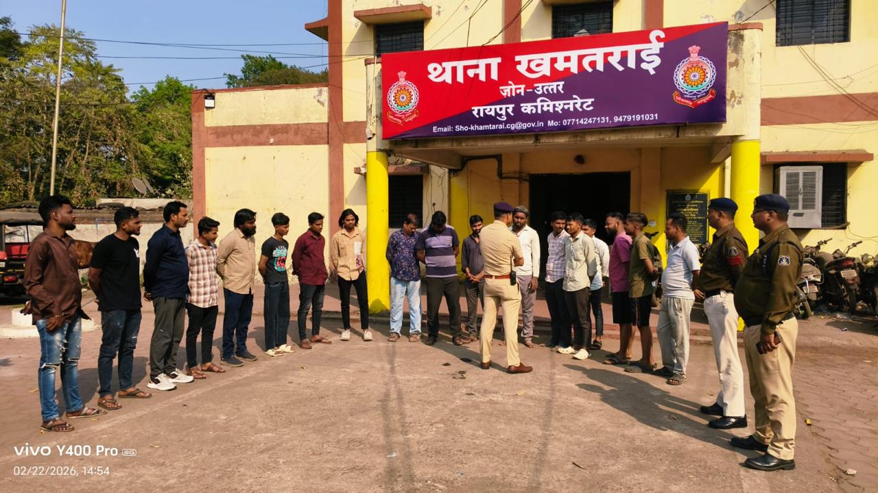 5 थानों के 60 चाकूबाजों हिस्ट्रीशीटरों की परेड 