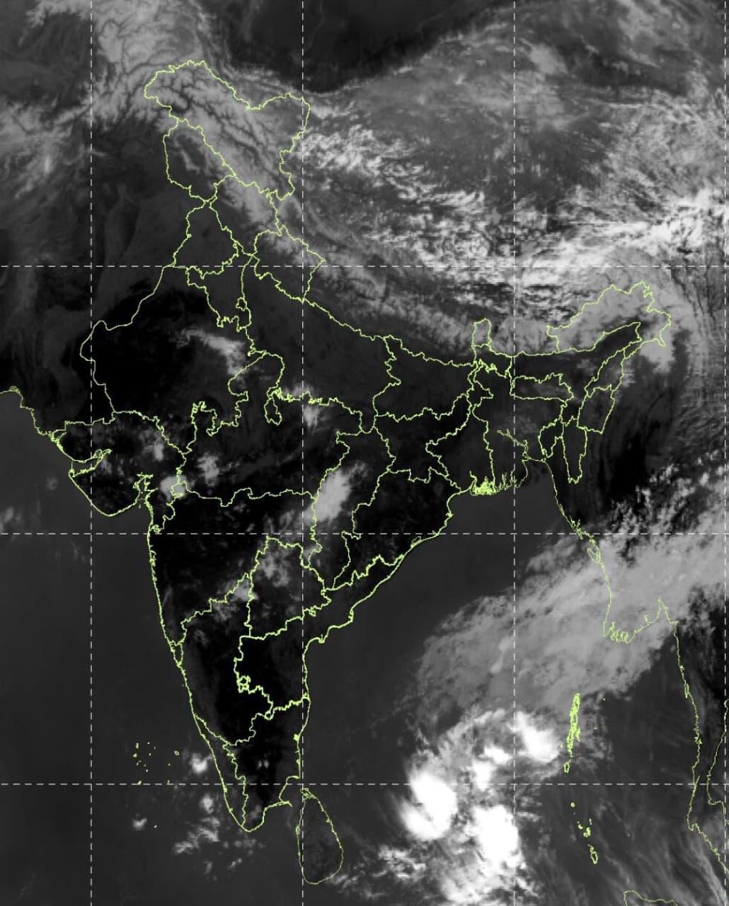 बादलों की ओट में सूर्योदय के बाद पूर्वाह्न हल्की बारिश भी 