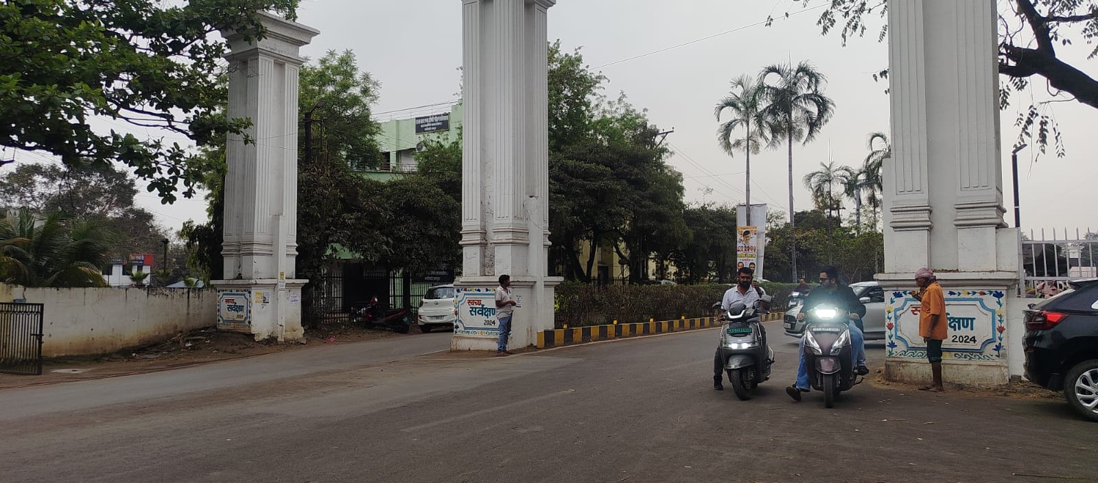 दिया तले अंधेरा...