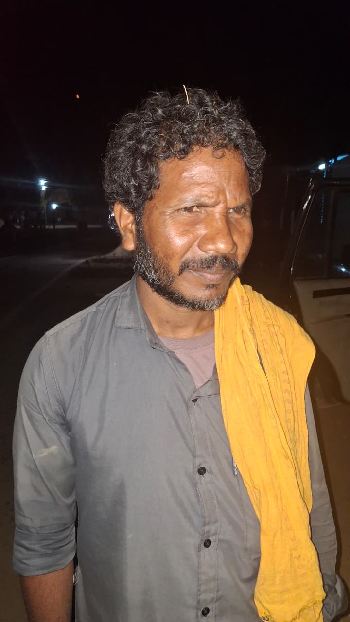 माओवादी मल्लेश का बीएसएफ के सामने आत्मसमर्पण