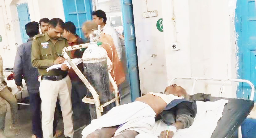 बेकाबू पिकअप खाई में, 4 मौतें, 2 गंभीर 