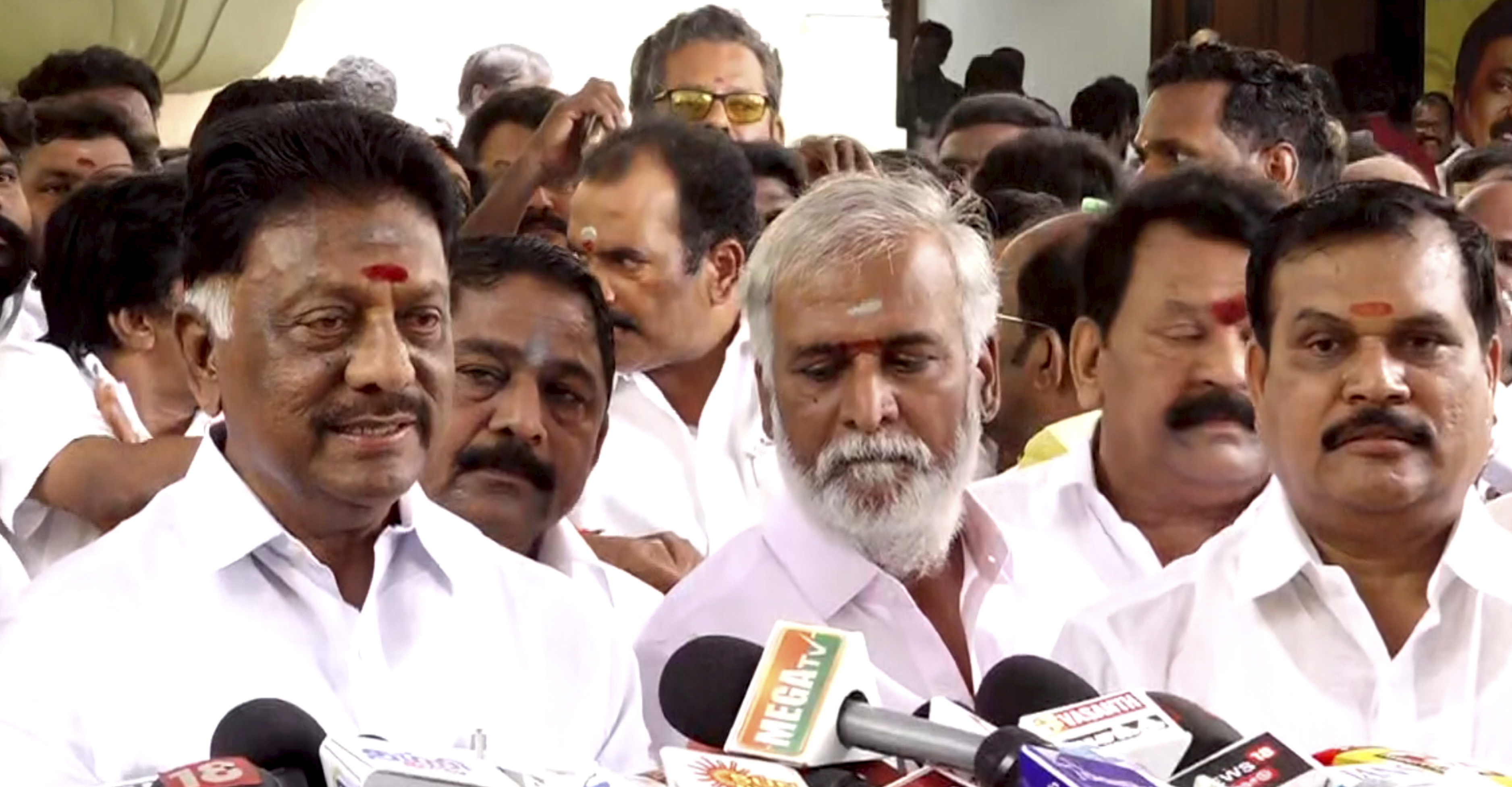 जयललिता के कभी विश्वासपात्र रहे पनीरसेल्वम द्रमुक में शामिल