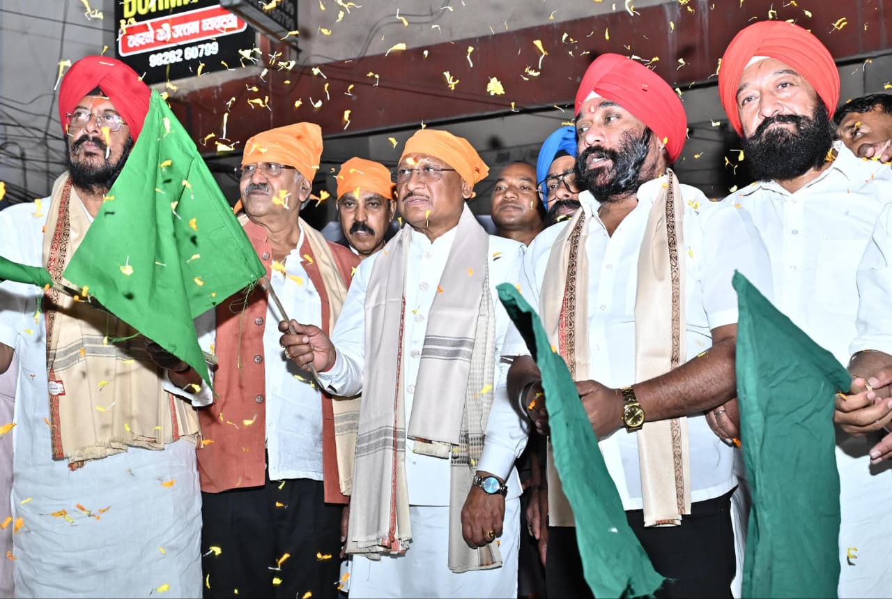 सीएम साय ने होला मोहल्ला के लिए संगत बसों को हरी झंडी दिखाकर किया रवाना