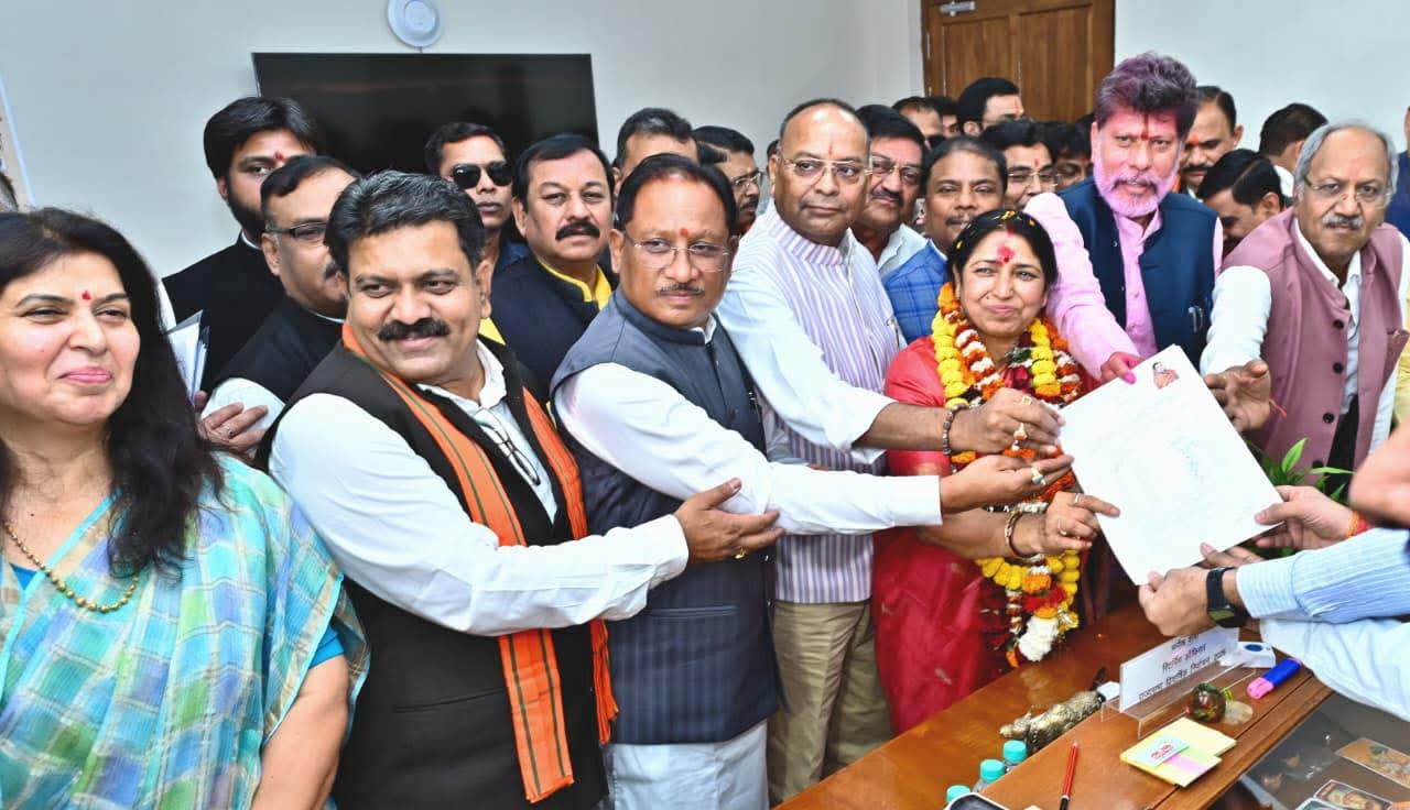 लक्ष्मी वर्मा और फूलोदेवी नेताम ने भरा नामांकन, निर्विरोध निर्वाचन तय