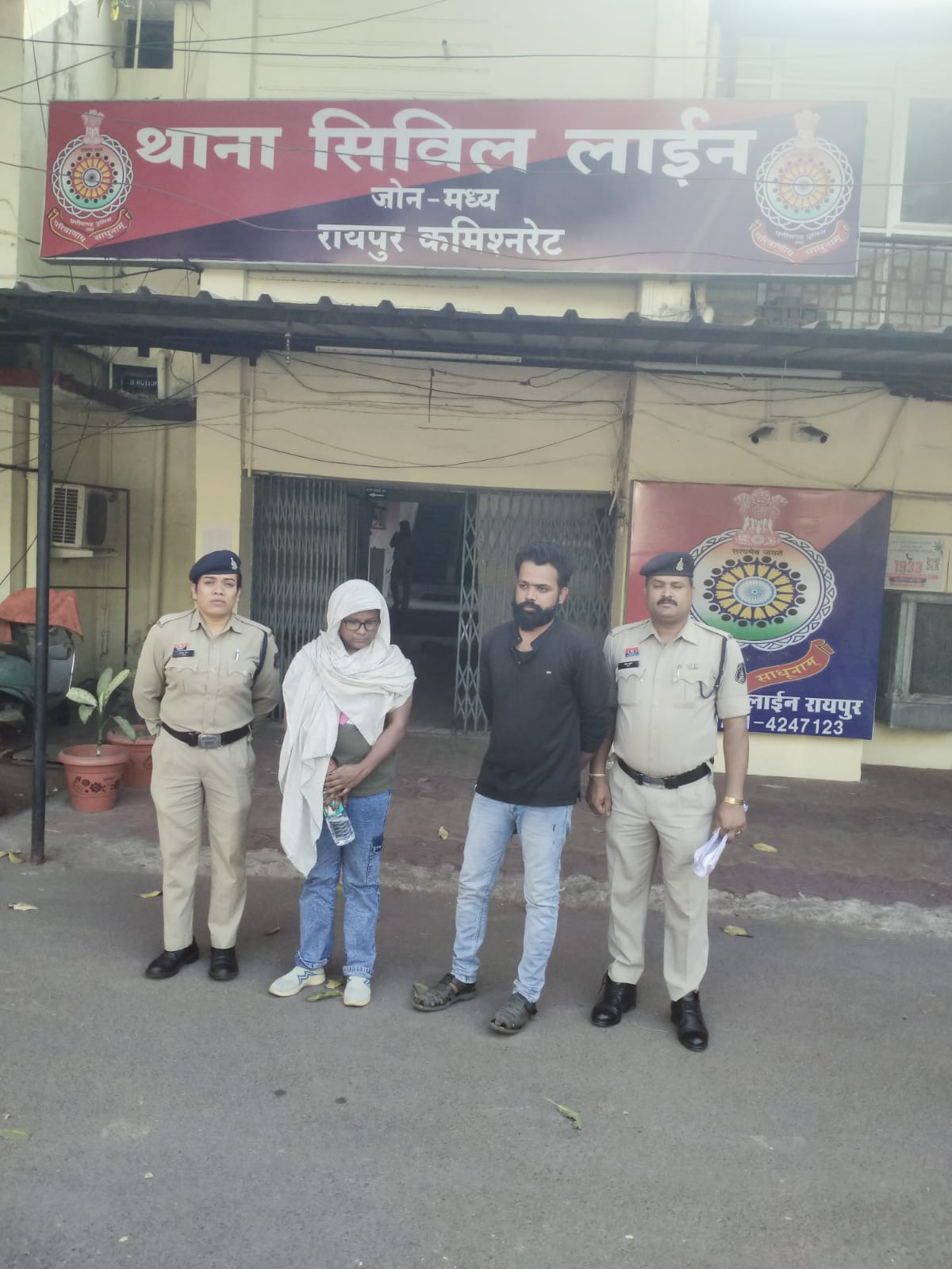 फरार स्थाई वारंटी सुनील यादव, महिला सहयोगी के साथ गिरफ्तार