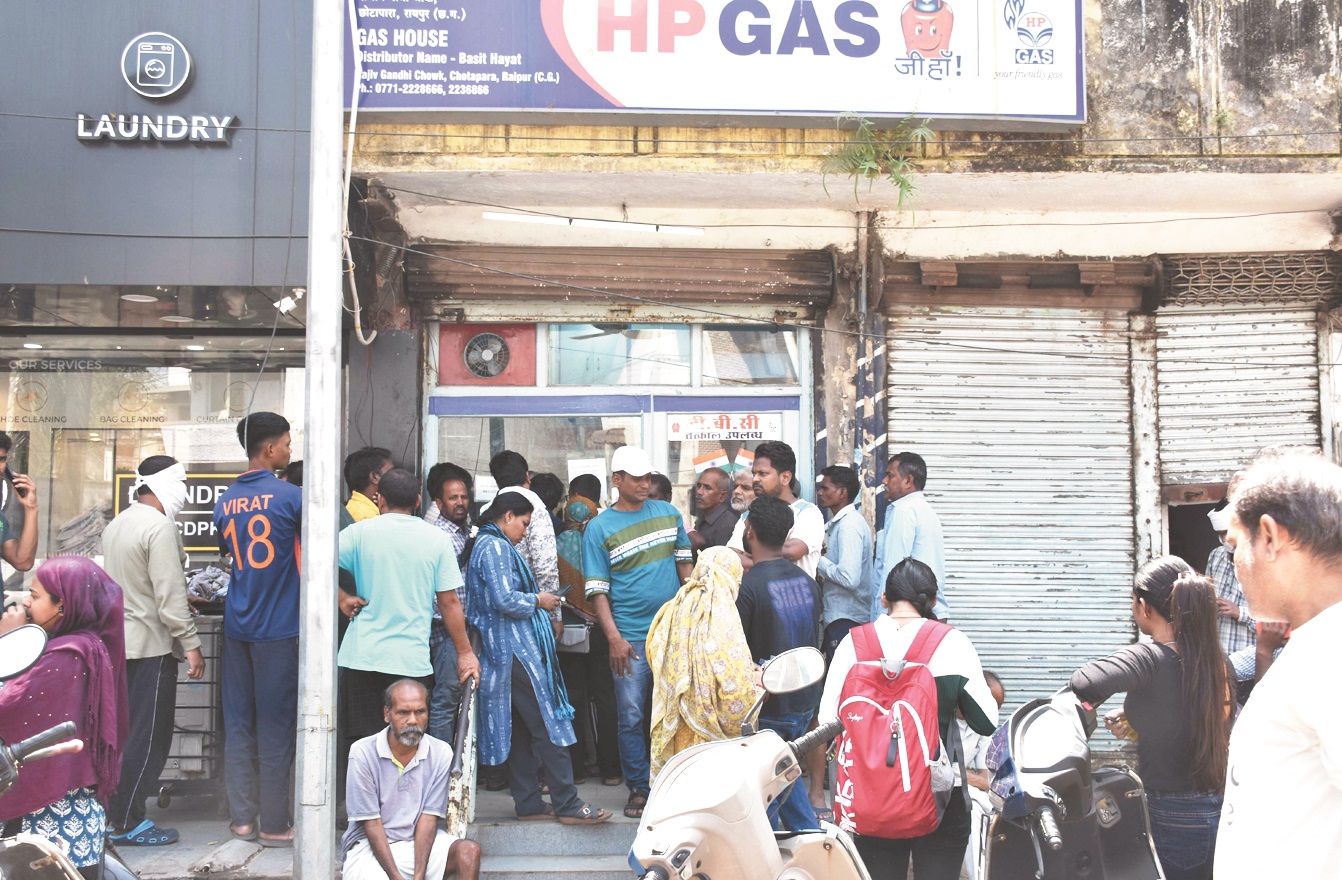 भारत में पिछले 10 साल में दोगुने हुए एलपीजी कस्टमर, आयात तीन गुना बढ़ा, उत्पादन का क्या हाल?