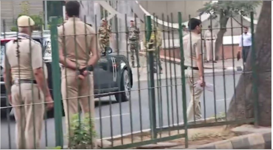करूर भगदड़ मामला: सीबीआई के सामने तीसरी बार पूछताछ के लिए पेश हुए विजय