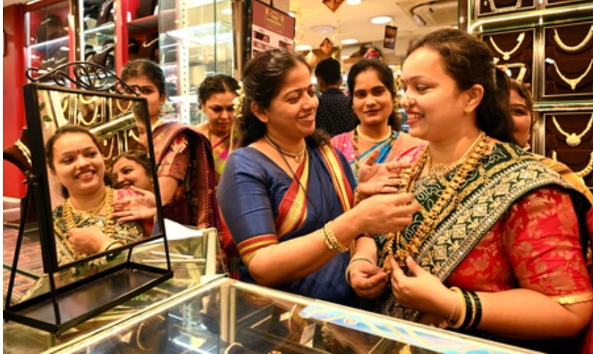 ट्रंप की ईरान संबंधी चेतावनी से कीमती धातुओं में बड़ी गिरावट, सोना 3.6 प्रतिशत फिसला तो चांदी 7 प्रतिशत से ज्यादा गिरी 