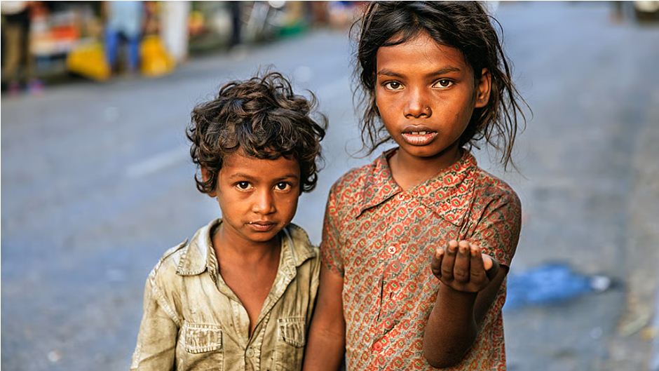 कैसे मिटे गरीबी: दुनिया की आधी आबादी से ज्यादा दौलत छिपाकर बैठे हैं ‘सुपर रिच’ लोग