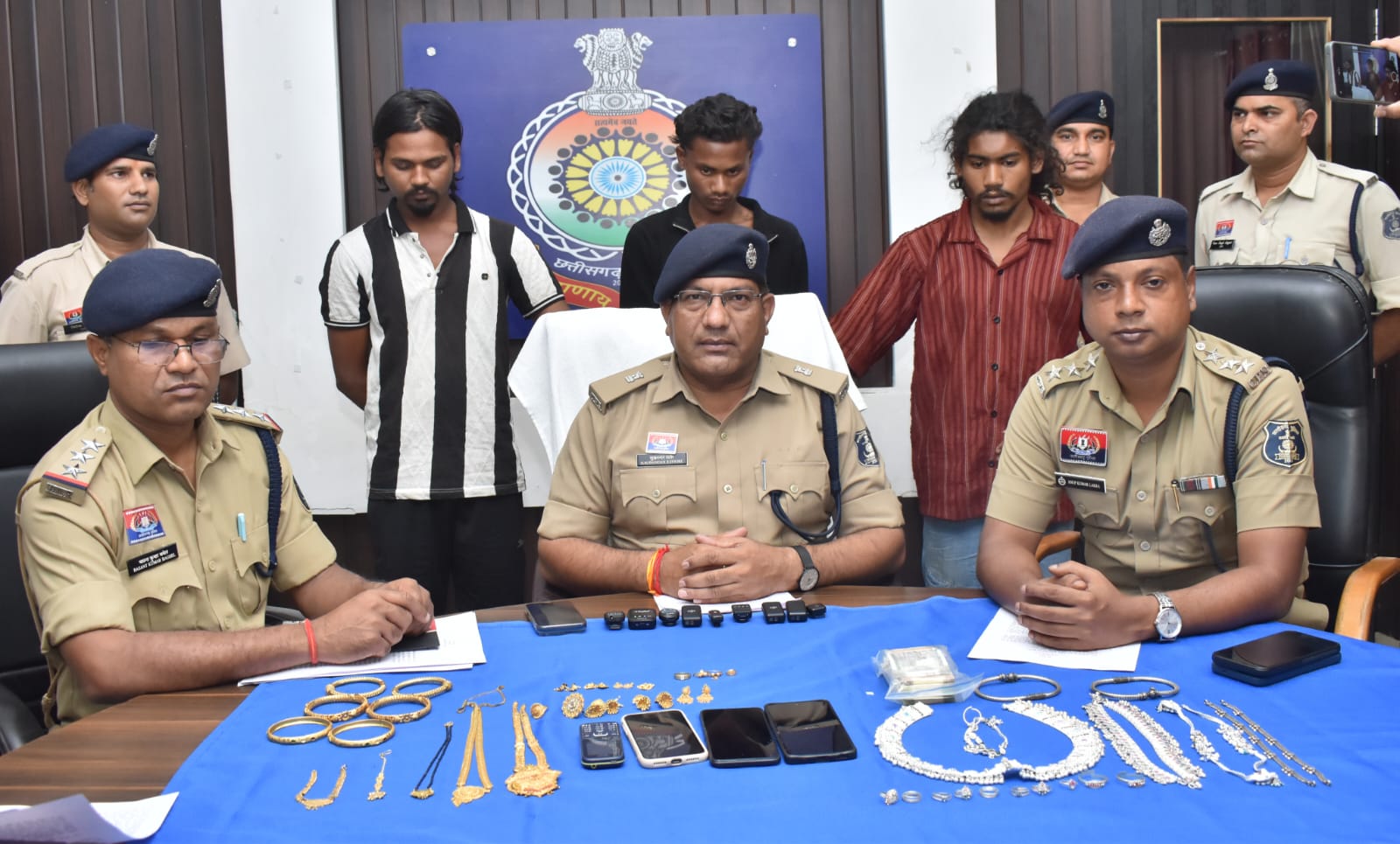 सूने मकान में चोरी, 3 शातिर आरोपी गिरफ्तार, 8 लाख से अधिक का माल बरामद