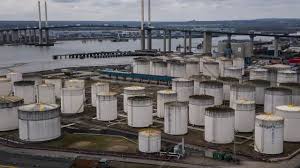 युद्धविराम के एलान के बावजूद एशिया में क्यों बढ़ीं कच्चे तेल की क़ीमतें?