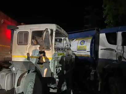 डीजल टैंकर-ट्रेलर आमने-सामने भिड़े, एनएच पर तीन घंटे जाम, मंत्री का काफिला भी फंसा