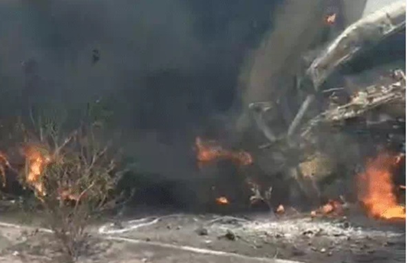 दो ट्रेलर में टक्कर के बाद लगी भीषण आग, एक चालक जिंदा जला