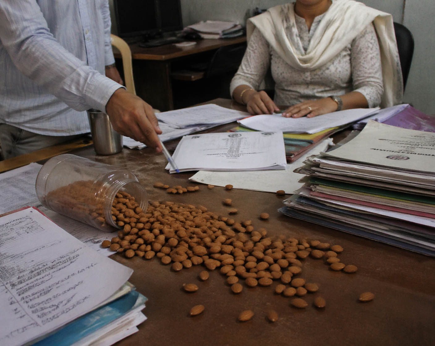 ‘छत्तीसगढ़’ का  संपादकीय : सरकारी दफ्तरों की नई करेंसी, बादाम चढ़ाना न भूलें....