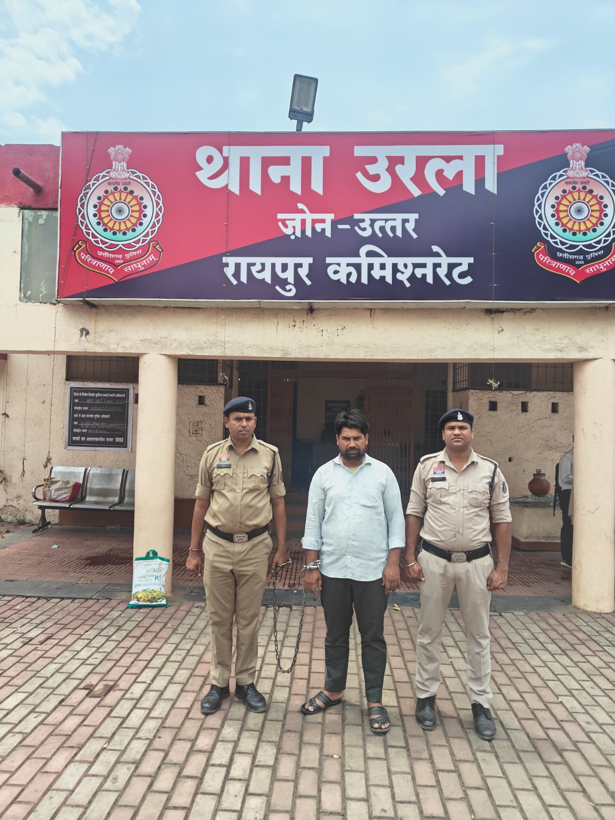 फेरो मैंगनीज की जगह पत्थर कबाड़ की डिलीवरी देने वाला ड्राइवर गिरफ्तार 