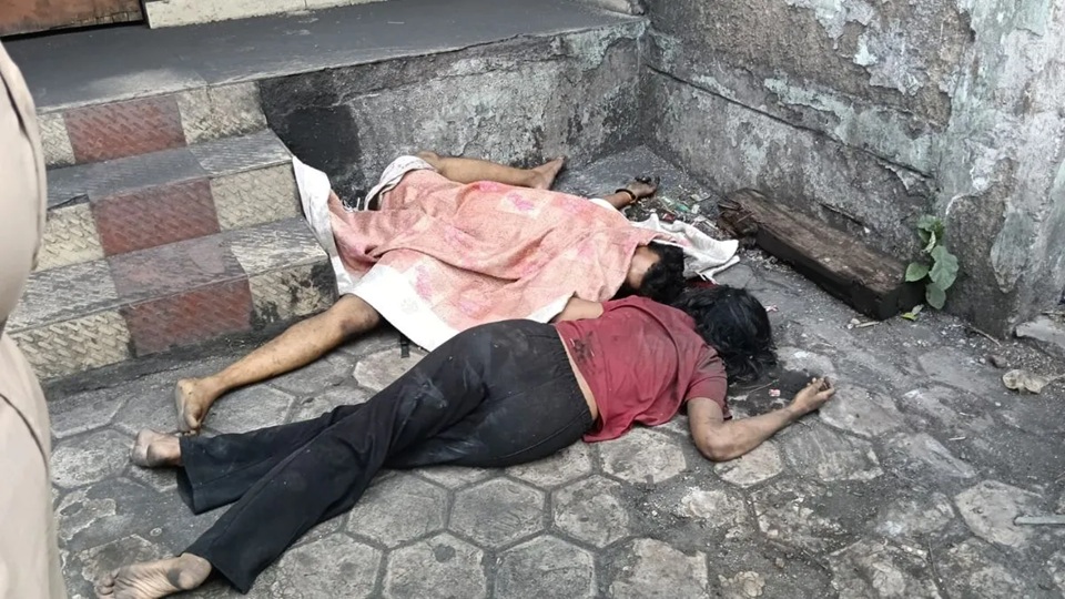 तीन मंजिला कॉम्प्लेक्स से गिरा प्रेमी जोड़ा