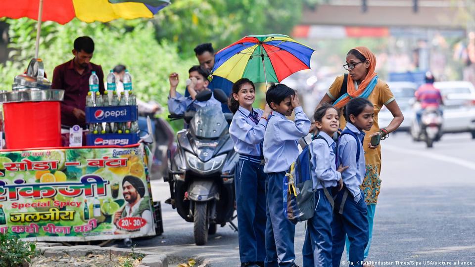 पानी पीने की याद दिलाने के लिए स्कूलों में बजाई जाएगी घंटी