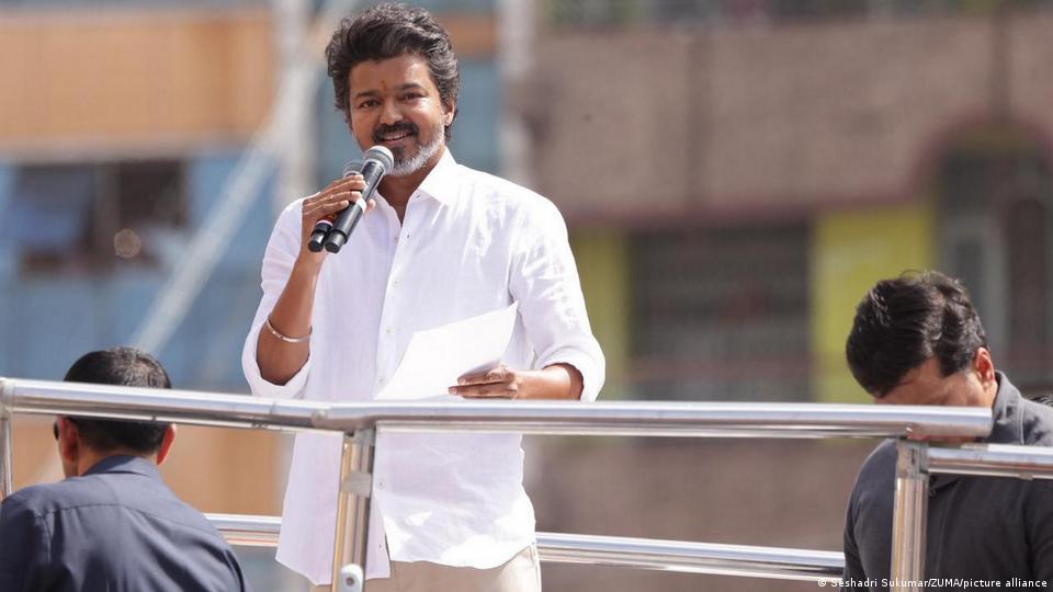 पश्चिम बंगाल और तमिलनाडु में मतदान, अभिनेता विजय की पार्टी पर भी टिकी निगाहें