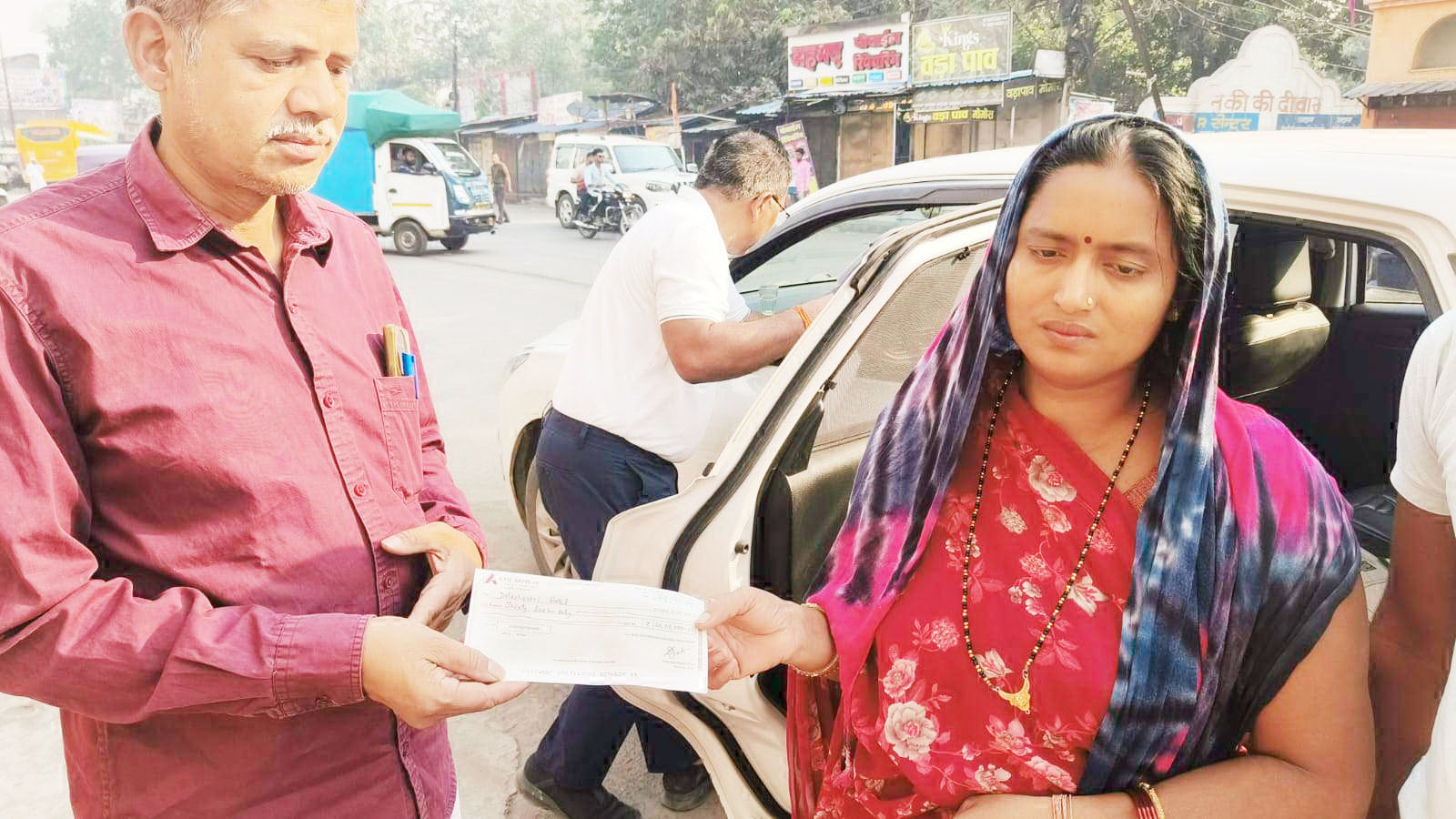 वेदांता प्लांट हादसा: मृतकों के परिवारों को दिया जा रहा मुआवजा