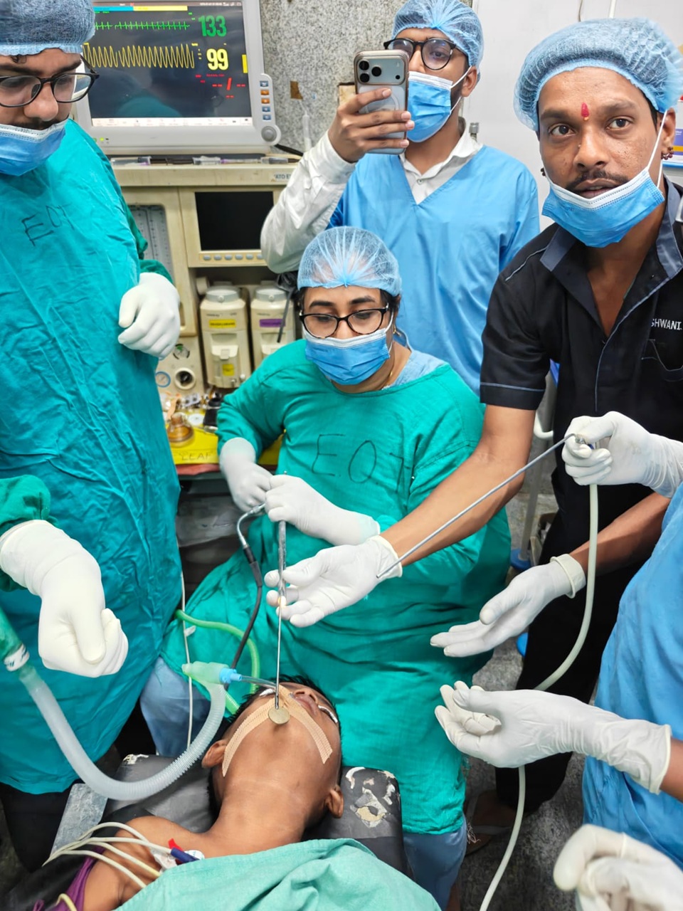 5 साल के बच्चे के गले में फंसा सिक्का, आधुनिक तकनीक से निकाला सिम्स के डॉक्टरों ने