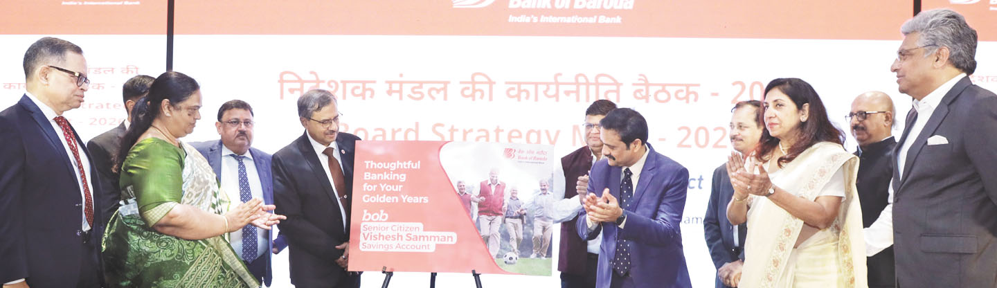 स्वास्थ्य देखभाल के फायदों के साथ मिलेंगी नि:शुल्क डोर स्टेप बैंकिंग सेवाएं-डॉ. चांद