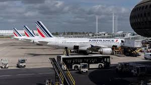 फ़्रांस से होकर गुज़रने वाले भारतीय मुसाफ़िरों को अब ट्रांज़िट वीज़ा की ज़रूरत नहीं होगी