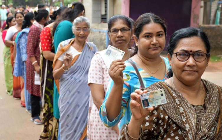 2021 में टीएमसी के पक्ष में रहे 152 सीटों के नतीजे, क्या रिकॉर्ड मतदान और बंगाल का पुराना ट्रेंड इस बार कर देगा 'खेला' 