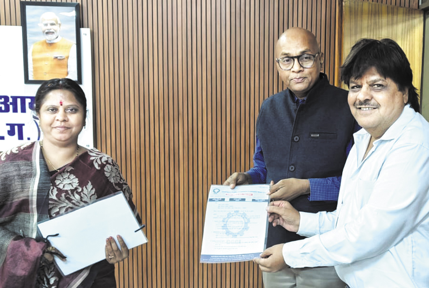 लोकसभा सांसद के समक्ष मुख्य आयकर आयुक्त और अतिरिक्त आयुक्त को सुंदरानी ने सौंपा ज्ञापन