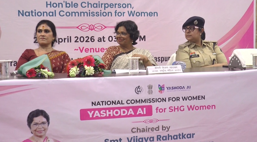 रक्षा और प्रशासनिक सेवाओं में आगे बढ़ने का छात्राओं से आह्वान किया महिला आयोग अध्यक्ष ने