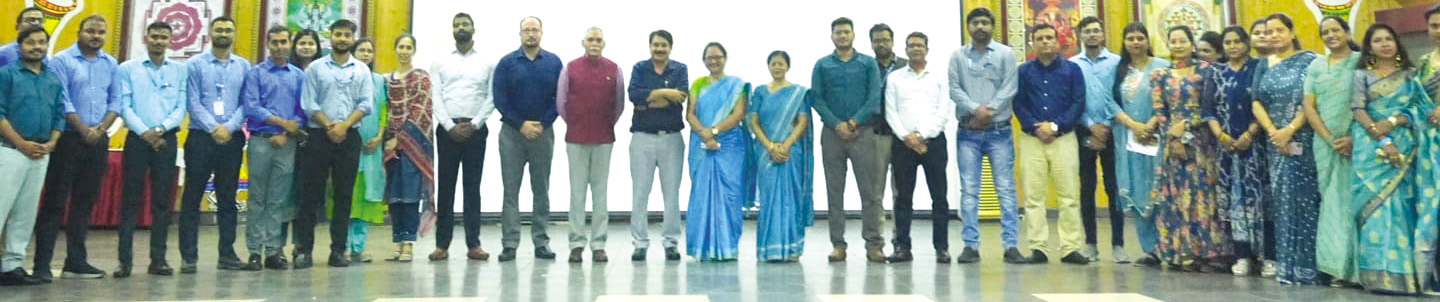 सकारात्मक बदलाव से अब विवि में बेहतर अवसर, कड़ी मेहनत से लक्ष्य हासिल करें-निदेशक डॉ. पांडा